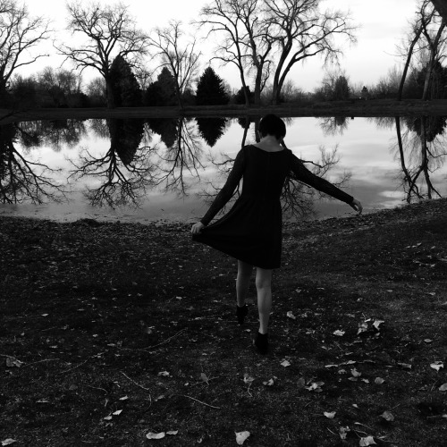 ~hello~ hey look it&rsquo;s me! dude it was so frikken cold. i look all like aww dress and lake yay