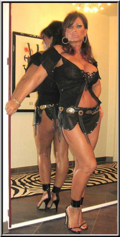 cougarzzcave:  bigpunisher2b:  Lady B   COUGARZZCAVE