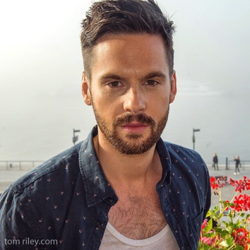 tomriley: Freckle Friday. A Tom Riley post-Christmas treat, with extra hair porn.