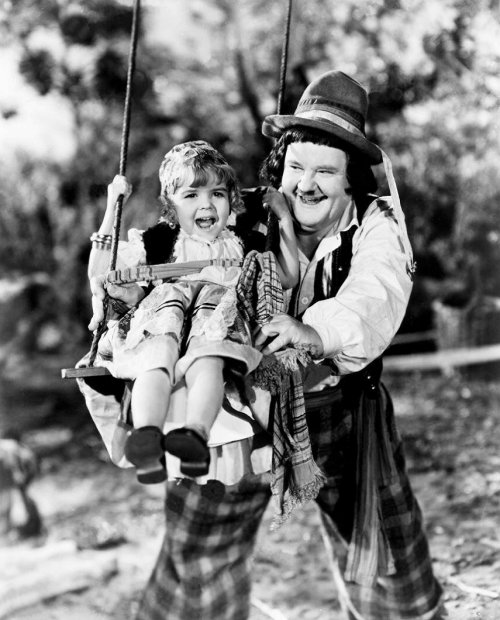 makeitquietly:Darla Hood and Oliver Hardy on the set of The Bohemian Girl (1936)