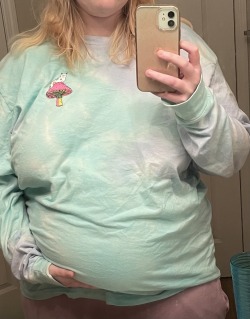 ffabellylover:Bonus pics! I literally cannot believe how big my gut looks in this shirt. It was loose on me in October. 