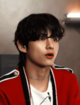 2/ Gifsets Of Kim Taehyung