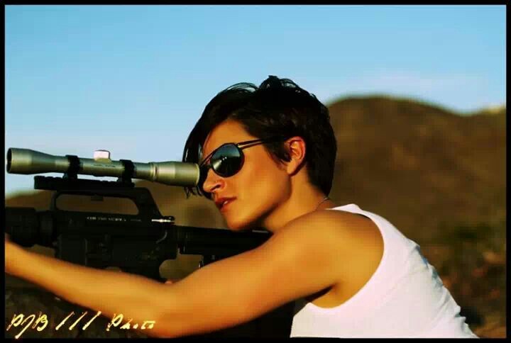 girlandguns:  Girl With Gun  follow me at : http://girlandguns.tumblr.com/