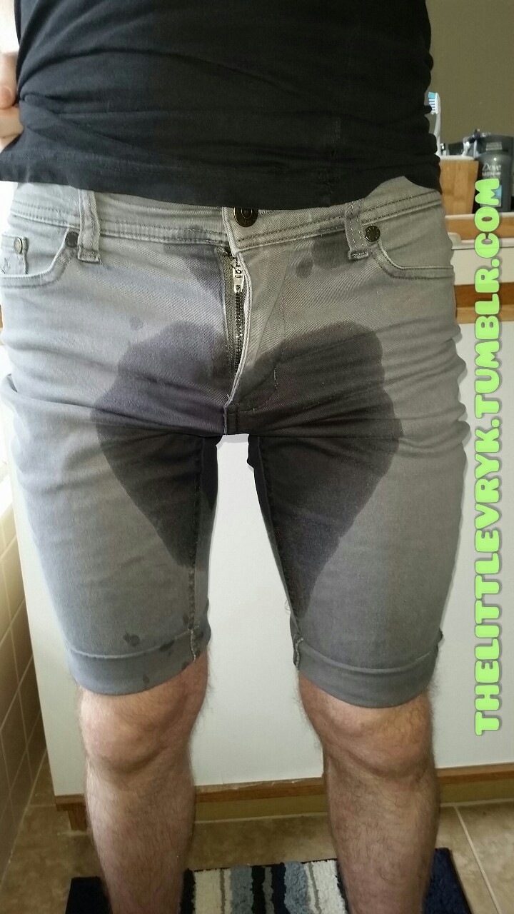 thelittlevryk:  Potty training comes with a lot of wet pants.  I LOVE seeing this