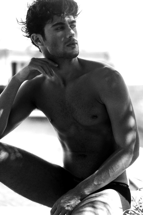 glazingthedoughnut:  Lucas Laves by Manny Fontanilla