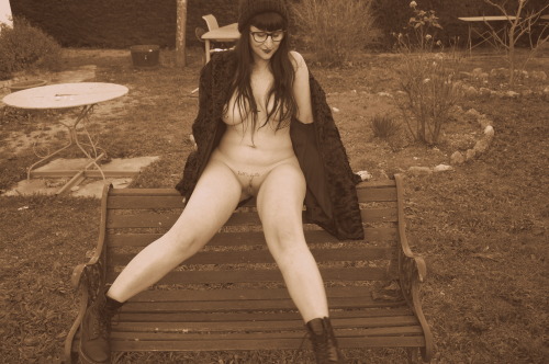 lilifromhell:  lilifromhell:  Me. LILIFROMHELL by Vizi my Love ♥   if you love curvedwomen please…Love and share ♥ thk