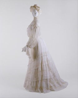 mimic-of-modes:  Lingerie dress, 1902-1904;