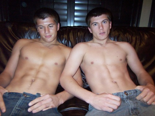 funguys80:  tyris29:  fuckyeaimgay:  Constant Gay Porn - Follow for more   Fucking love twins  Are t