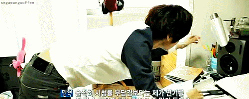 cookiesnminhyuk:  Minhyuk getting comfy on his bed. (¬‿¬) 