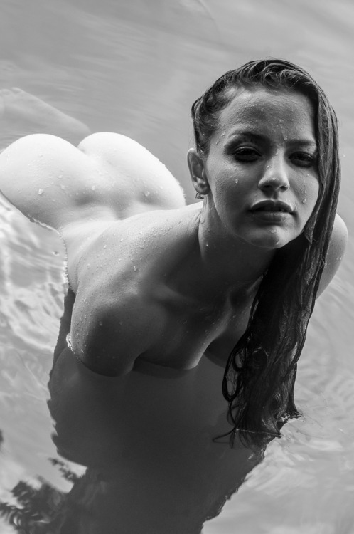 joebloe:  bandwnudephotography:  duanebphoto:   Hard Water [NSFW] Model: Luna Vera Shot by Duane Photo   I usually don’t repost photo sequences, but I have to make this exceptionsince the photographs are exceptionally…  Bien-être