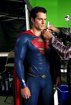 alphalewolf:  I can’t get over how good he looks in the suit. 