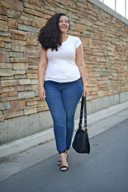 hourglassandclass:  Simple and elegant look from girlwithcurves.com Check out my blog for more curves and body positivity :)