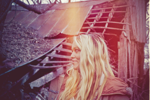 regalphotography: Adventuring with my Shelynne in January. Minolta 700 | Expired ISO 800 Kodak Film
