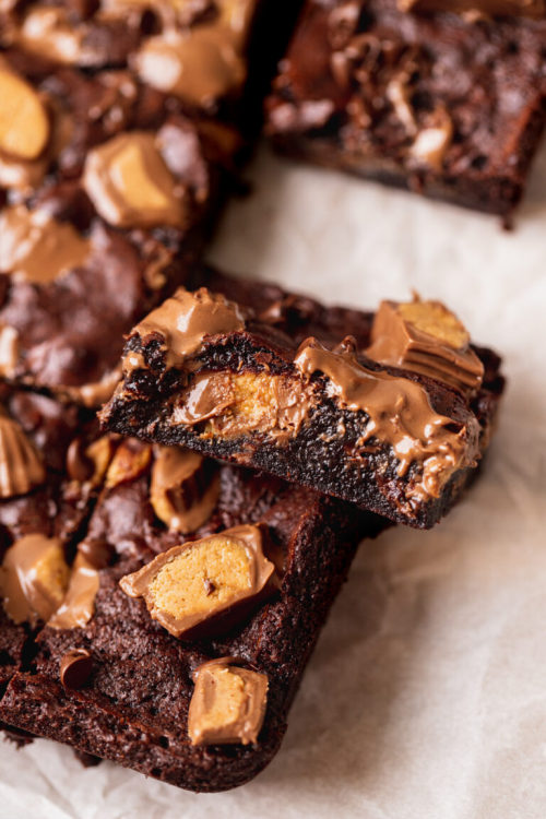 sweetoothgirl:  Peanut Butter Cup Brownies  