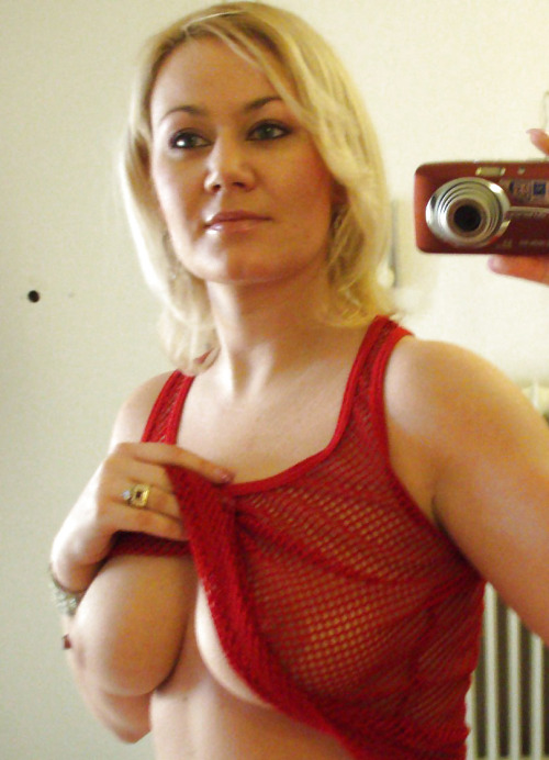 mommysluts:  Watch Free XXX MILF videos HERE