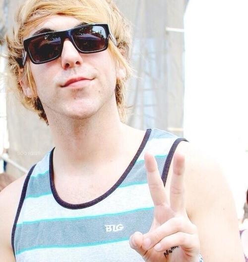 bring-me-alex-gaskarth:  Blonde Alex is my favourite Alex  look at this lil blonde