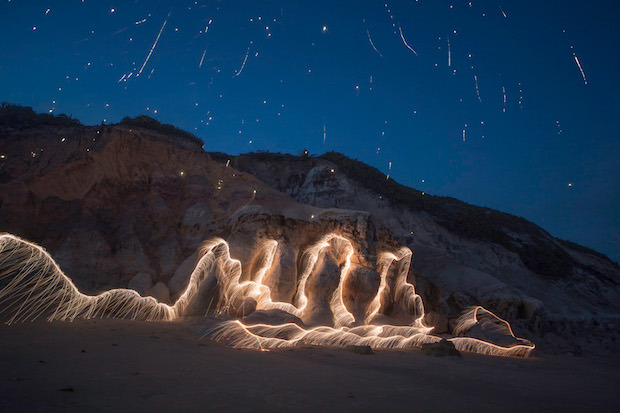 archatlas:  Impermanent Sculptures Vitor Schietti’s paints with light in the Brazilian