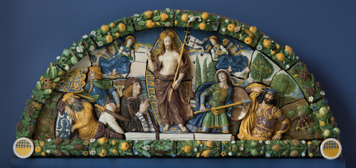 Perhaps the most overt reference to antiquity is in della Robbia’s naturalistic rendering of f