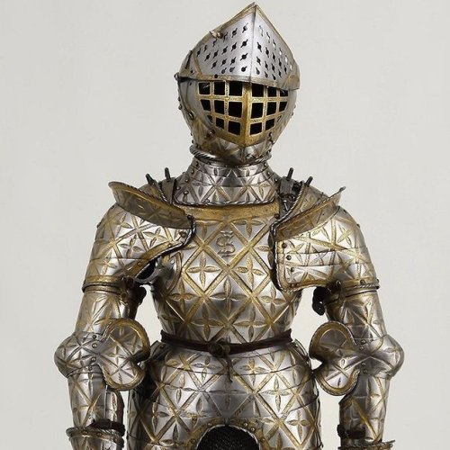 Armour belonging to Sigismund II Augustus when a child. Work by armourer Jörg Seusenhofer.Suit of ar