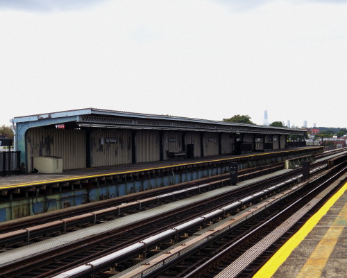 wanderingnewyork:  The Bay Parkway Station on the F Line.