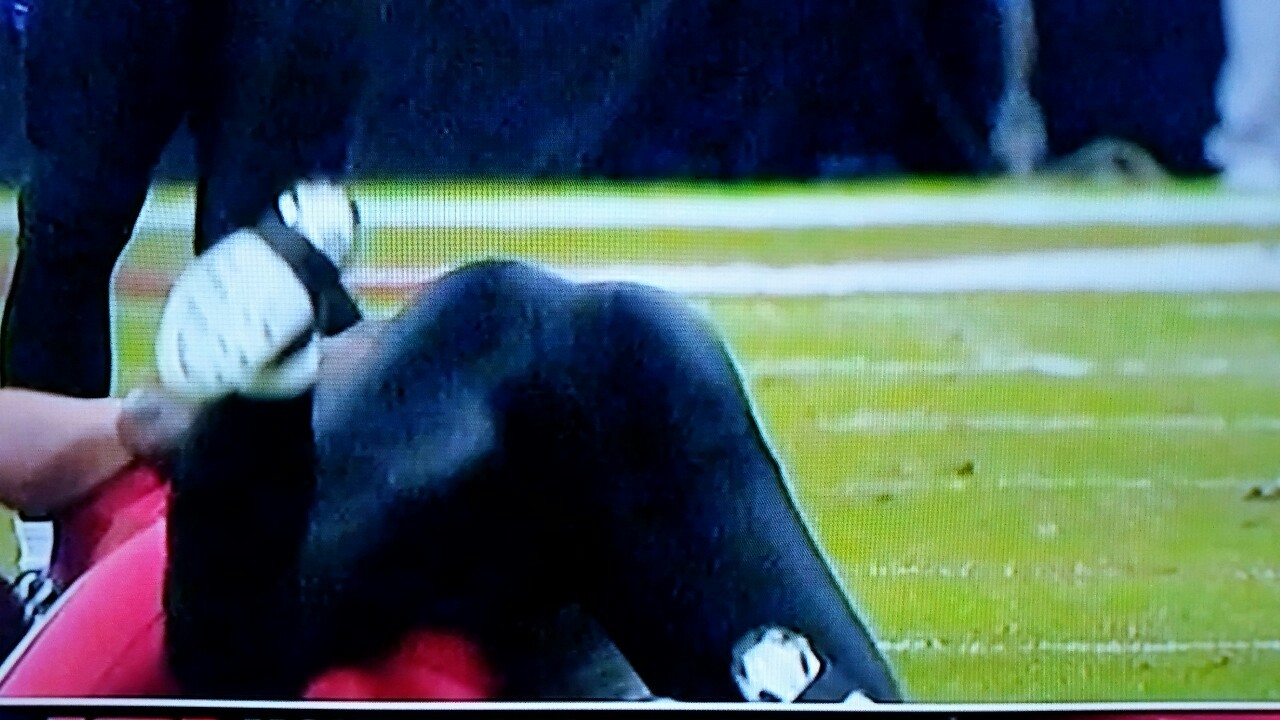 bigjai3:  Terrell Suggs and his Plump Muscle Ass!! Best ass in the NFL!!@