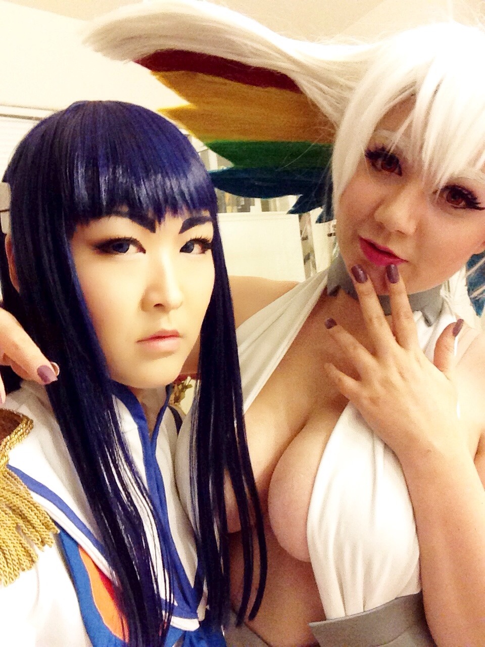 mey-mey:  Hover hand  and under hand~ &lt; |D&rsquo;&ldquo;