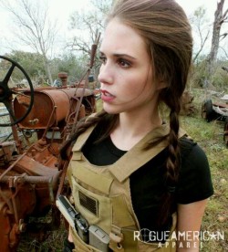 girlandguns:  Girl With Gun  follow me at : http://girlandguns.tumblr.com/