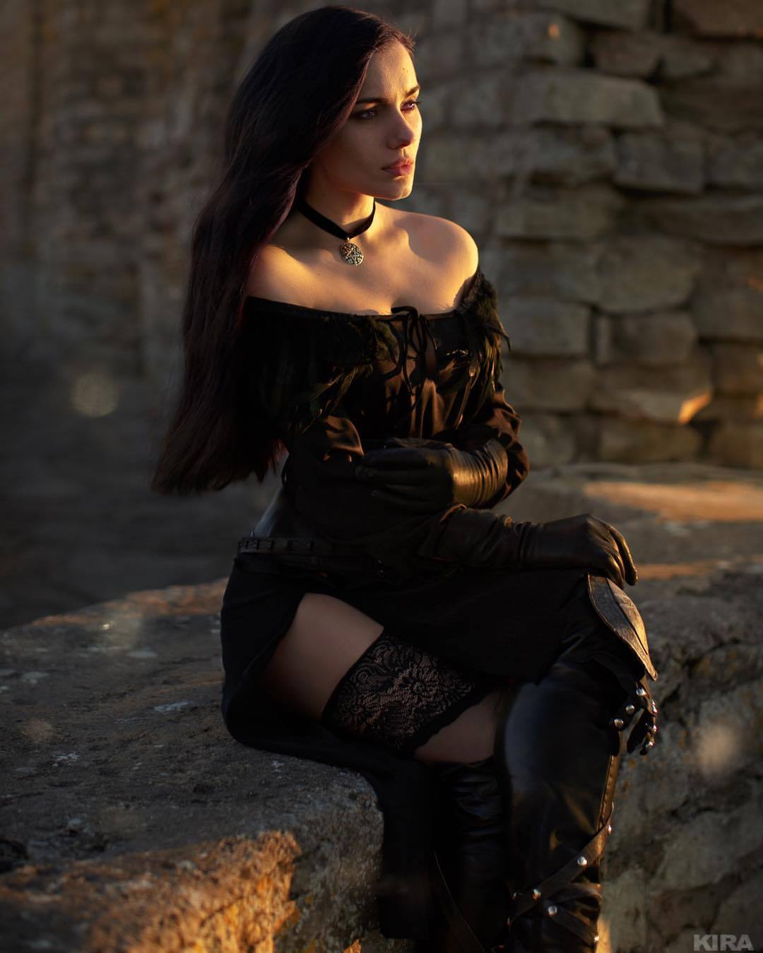 yennefer-fan: Velveteen Velours as Yennefer ov Vengerberg - more photos at: https://www.instagram.com/velveteen_velours/