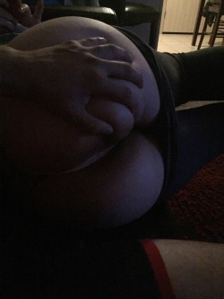 its-el-patron:  Hubby enjoying some ass after