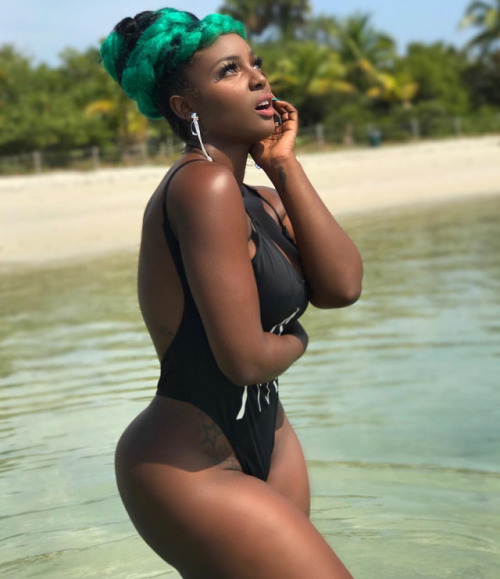 wadadligyal: shadesofexcellence: Amara La Negra These were made for her… wow