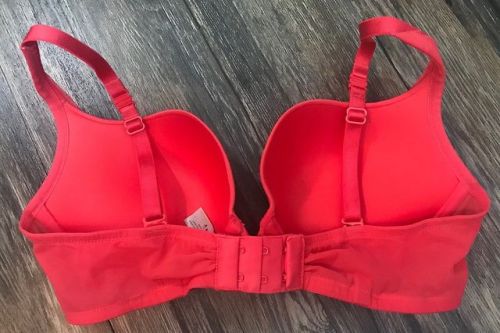 pemburukutang: pamanlanang: tema merah nak jual x?