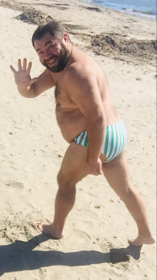 growlrbr:My boyfriend loves wear speedos