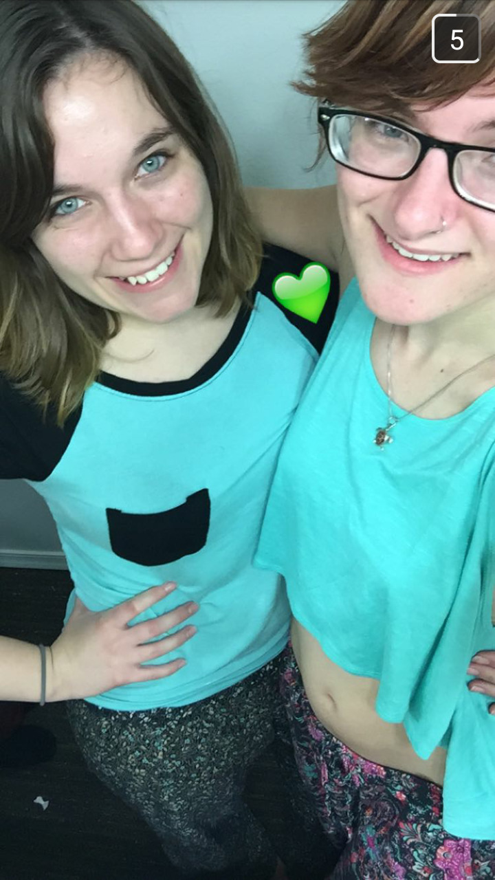 veroisvoinic:  veroisvoinic:  My roommate and I have too much fun  #mine #stonercheeseparty