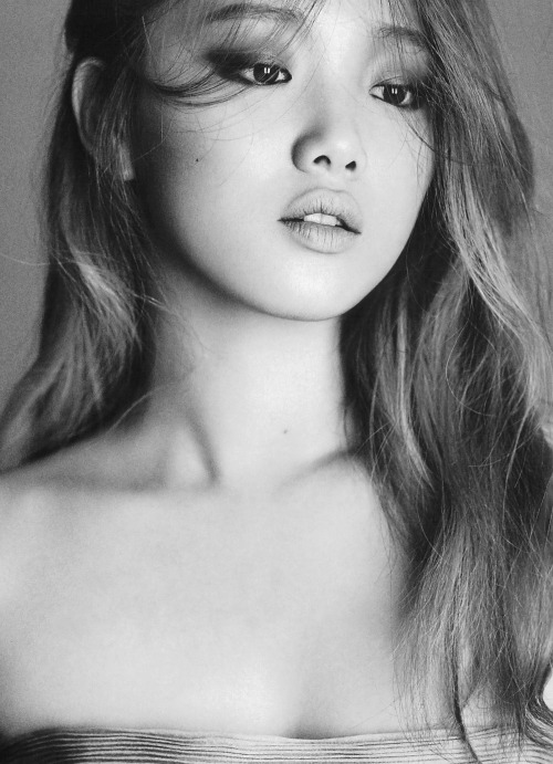 kpophqpictures:[MAGAZINE] Lee Sung Kyung – Elle Magazine August Issue ‘14 1700x2349