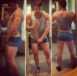 mind-ofa-panda:  livinglifewithderek:  http://tinyurl.com/bq9e2oh  Omfg just fuck like fucking unf