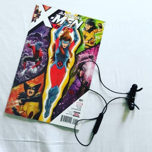 cjriveralopez:  Today I star this new #Xmen comic series by #TaylorAlixeSotomayor #XmenRed is so good have old vibes from the 80’s comics series #Comics #Marvel  (at Manhattan, New York)