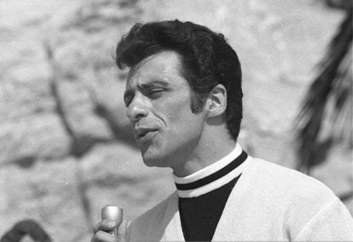 Frankie Valli performing on Malibu U. (1967)