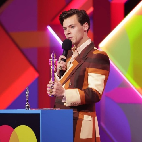 WinnerHARRY STYLESluomovogueYou can always rely on @HarryStyles ’s @Gucci outfit! The singer just wo