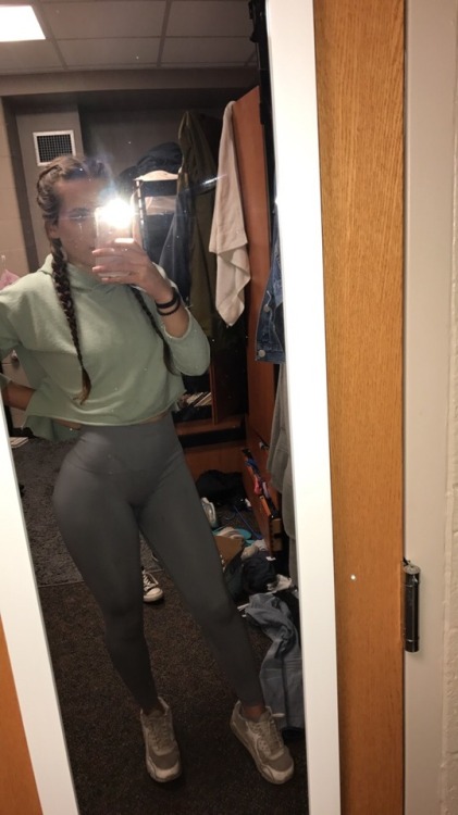 benautifulhaggerty:hit legs today and now i get to go see a friend