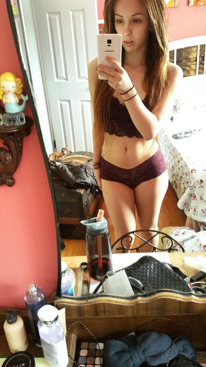 skunkd-kisses:  Post shower pics in my cute lil aerie outfit
