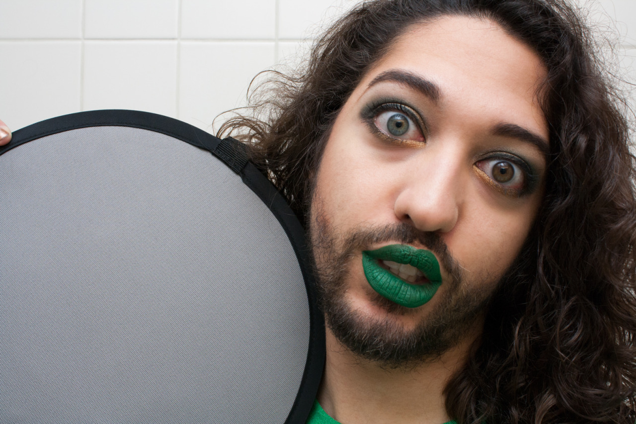 afrocosm:  4dffrntclrdpersonas:  TGIF: Holiday Look! Feeling the Evergreen vibes