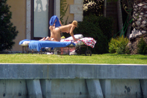 toplessbeachcelebs:  Anna Kournikova (Tennis Player) sunbathing topless in Miami (April 2001) Here’s a Flash From the Past: 19 year old tennis star Anna Kournikova tanning topless! These classic paparazzi photos have just surfaced in high quality (as