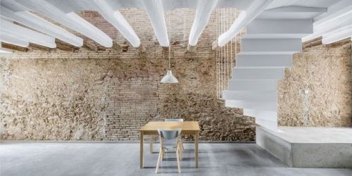 Rehabilitation of a house by dataAEThe intervention is based on the conservation of the original com