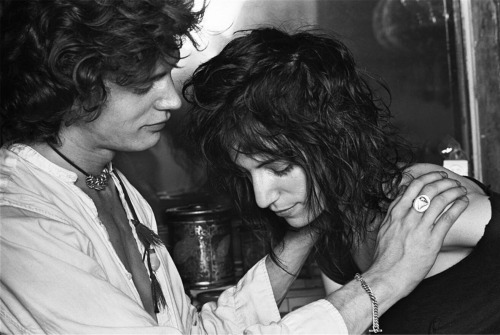 twixnmix: Patti Smith and Robert Mapplethorpe photographed by Norman Seeff at the Chelsea Hotel in N