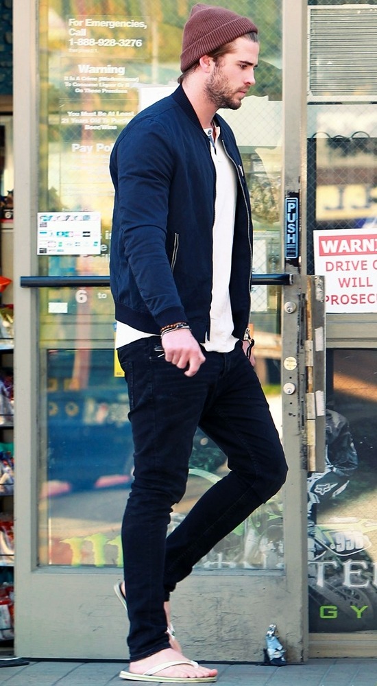 starringroles:  Liam Hemsworth candids 2
