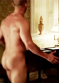 alltypeofdicks:  italianpricks:  milo ventimiglia   Photos &amp; Videos Submission