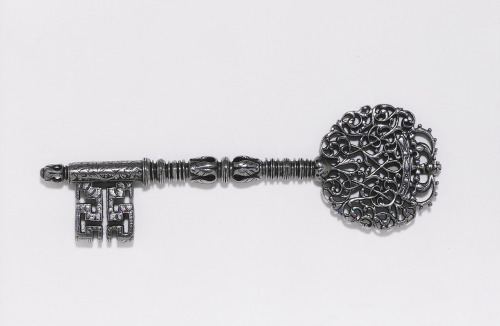 Workshop of Blickford family, key, 1700. Steel, pierced, chiselled and engraved.In the 17th century 
