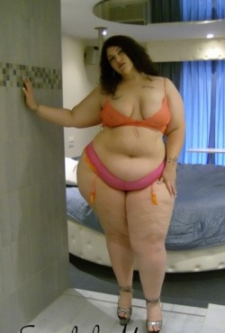 es-bbw:  http://es-bbw.tumblr.com/ 