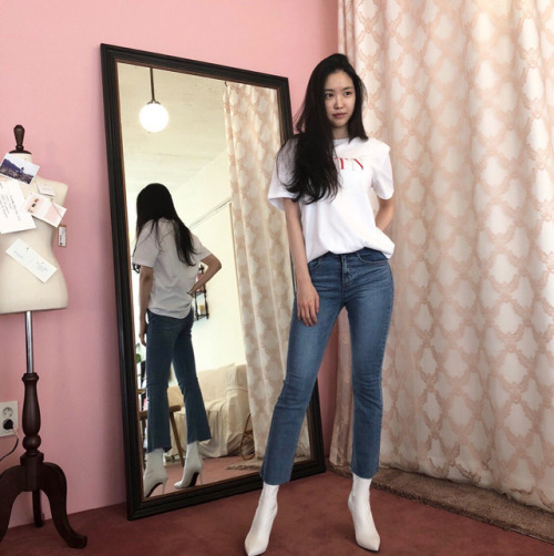 APink Naeun fashion from her SNS