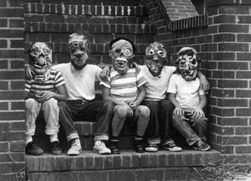 thevortexbloguk: 10 Terrifying Photos of Vintage Halloween Costumes Are these Slipknot’s child